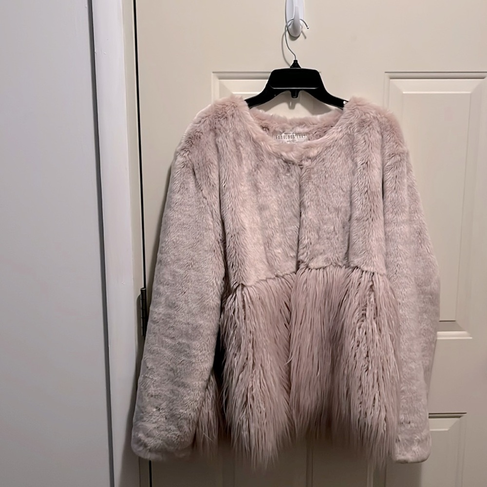 Donna Salyers’ Fabulous Furs